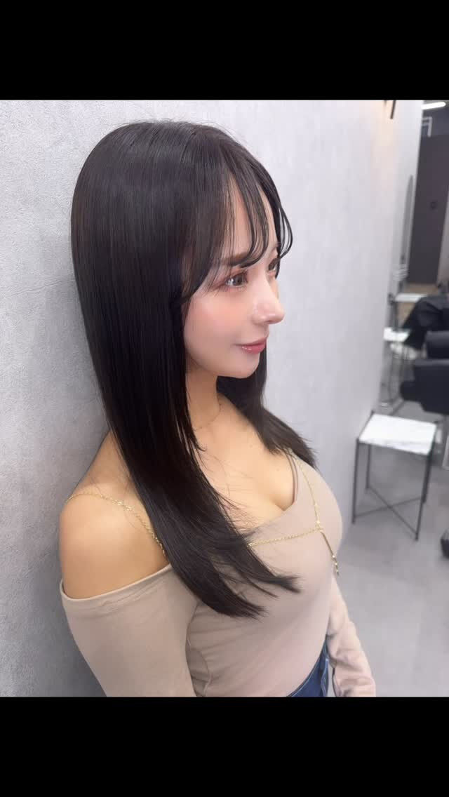 暗髪フェイスレイヤーで大人っぽさと可愛さを◎